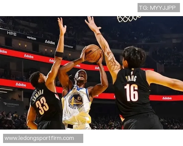 开拓者半场领先勇士16分杨瀚森表现平平库里贡献11分3篮板3助攻