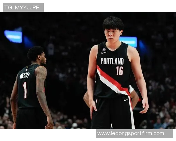 杨瀚森NBA杯赛最后时刻登场表现平平仅获1篮板未能得分