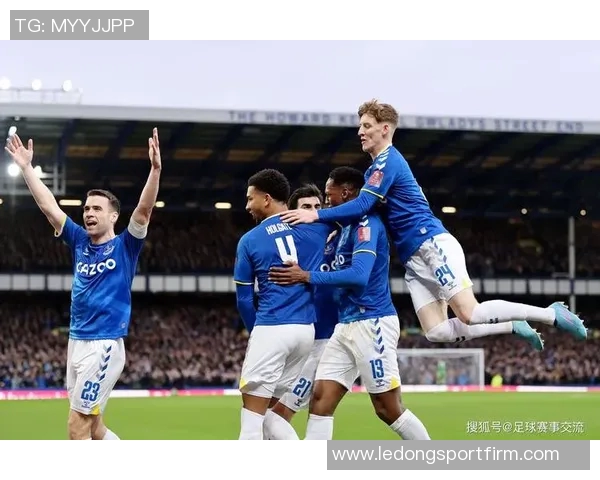 曼联热刺争抢科隆19岁边锋马拉转会费或超3000万欧元 曼联热刺争抢科隆19岁边锋马拉转会费或超3000万欧元