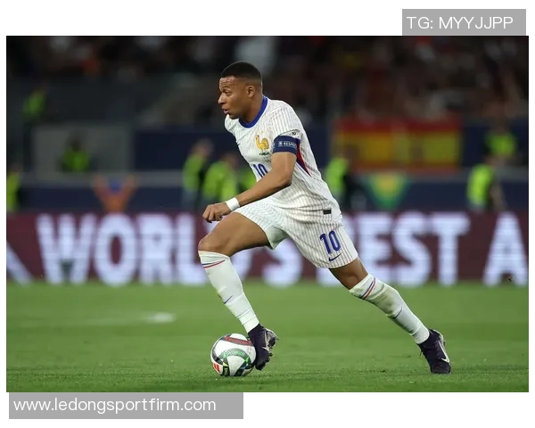 亚马尔19岁前联赛进球数仅次于姆巴佩引发关注