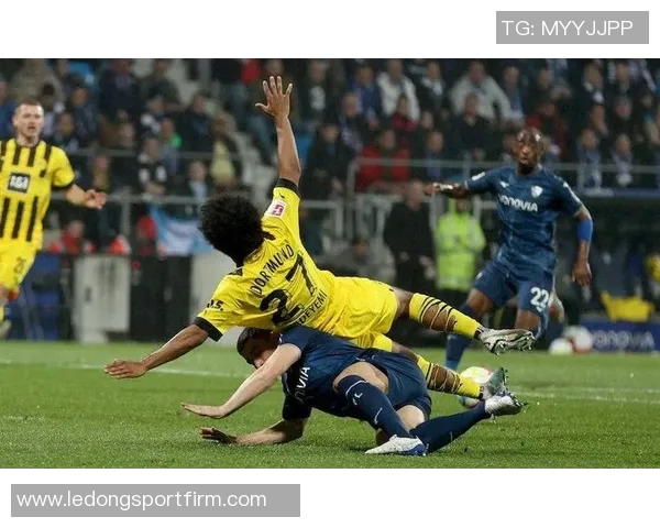 德国裁判雅布隆斯基执法枪手客战布鲁日VAR裁判斯特格曼全程参与