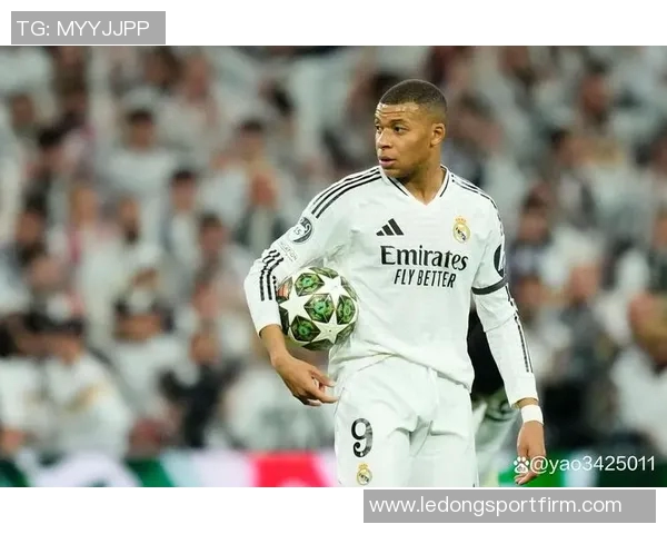 姆巴佩全场表现惊艳贡献2进球1助攻并成功过人4次获得满分评价