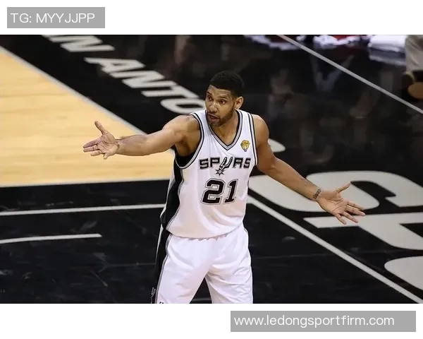 浓眉再创佳绩第36次拿下25分10板5帽平邓肯并列历史第7位90年代中锋强势前五