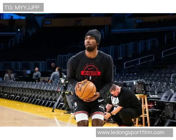 防守策略：限制马刺在肘区和低位的接球机会确保胜利