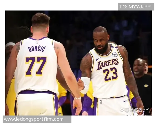 詹姆斯标志性时刻引争议为何选择如此低级的方式赚钱