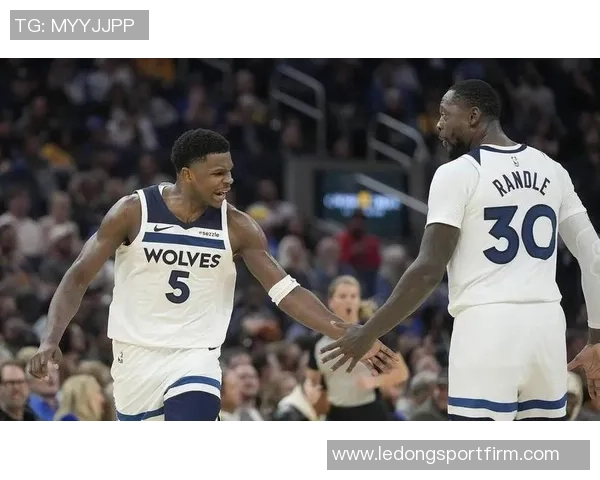 爱德华兹打破纪录成NBA最年轻万分后卫年仅24岁157天荣耀时刻再创历史