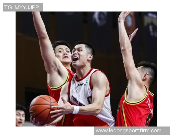 上海新援崔晓龙训练受伤将缺席揭幕战球队面临人员短缺挑战