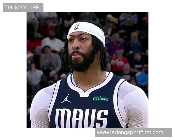 新赛季备战热潮来袭独行侠训练照展现浓眉冥想与弗拉格激情瞬间